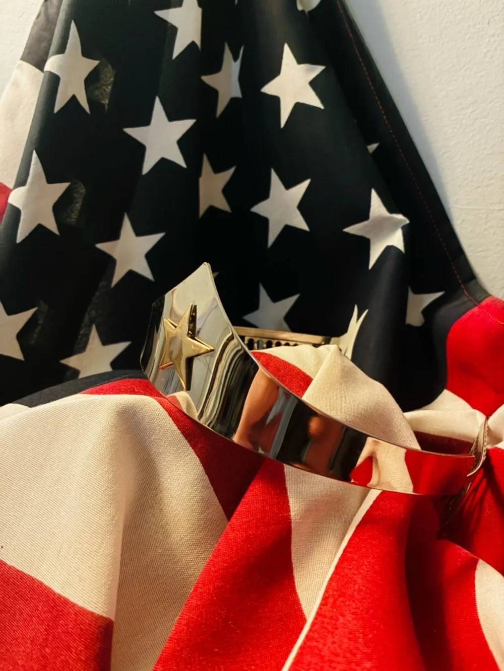 DC Comics Wonder Woman’s Deluxe Tiara Steel Costume Accessory - Picture 5 of 13